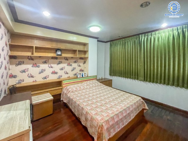 *****อาคารพาณิชย์มือสองย่านนนทบุรี อาคารพาณิชย์ ติดถ.แจ้งวัฒนะ เนื้อที่มากถึง 38 ตร.ว. ฟังก์ชันจัดเต็มถึง 6 ห้องนอน 4 ห้องน้ำ 2 ที่จอดรถ จะทำเป็นบริษัท หรือจะอยู่อาศัยก็ดี บนทำเลศักยภาพสุดๆ ใกล้เซ็นทรัลแจ้งวัฒนะ, รถไฟฟ้า (ในอนาคต) สายสีชมพู "สถานีแจ้งวัฒนะ-ปากเกร็ด 28" และทางด่วน "ศรีรัช"